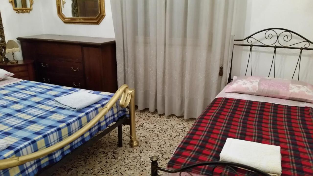 Bed and Breakfast Casa Gramsci Módena Exterior foto