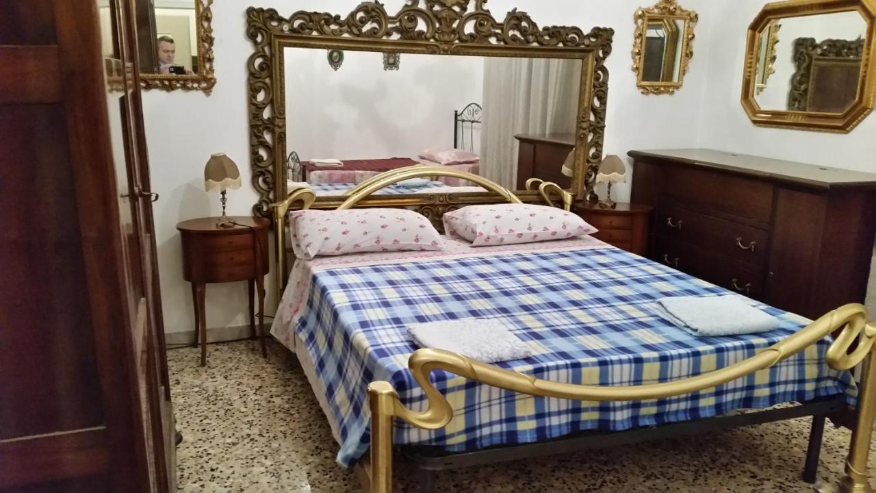 Bed and Breakfast Casa Gramsci Módena Exterior foto