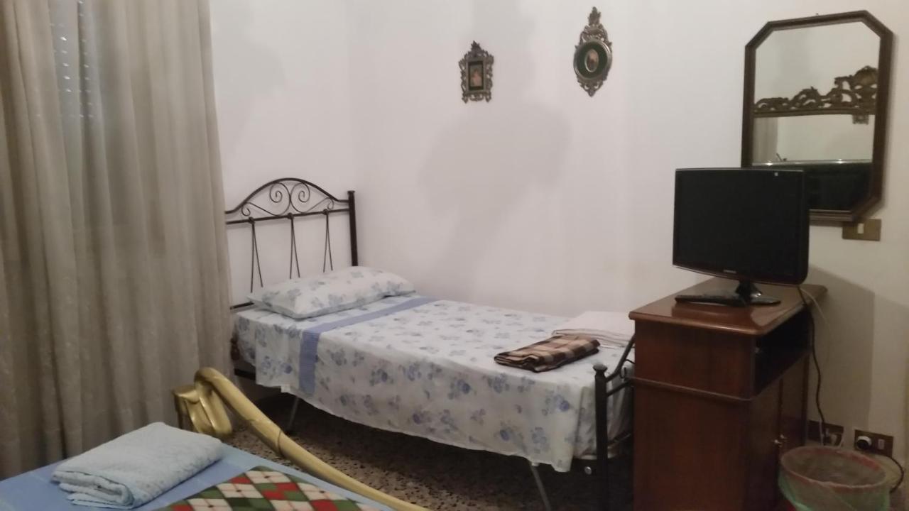 Bed and Breakfast Casa Gramsci Módena Exterior foto